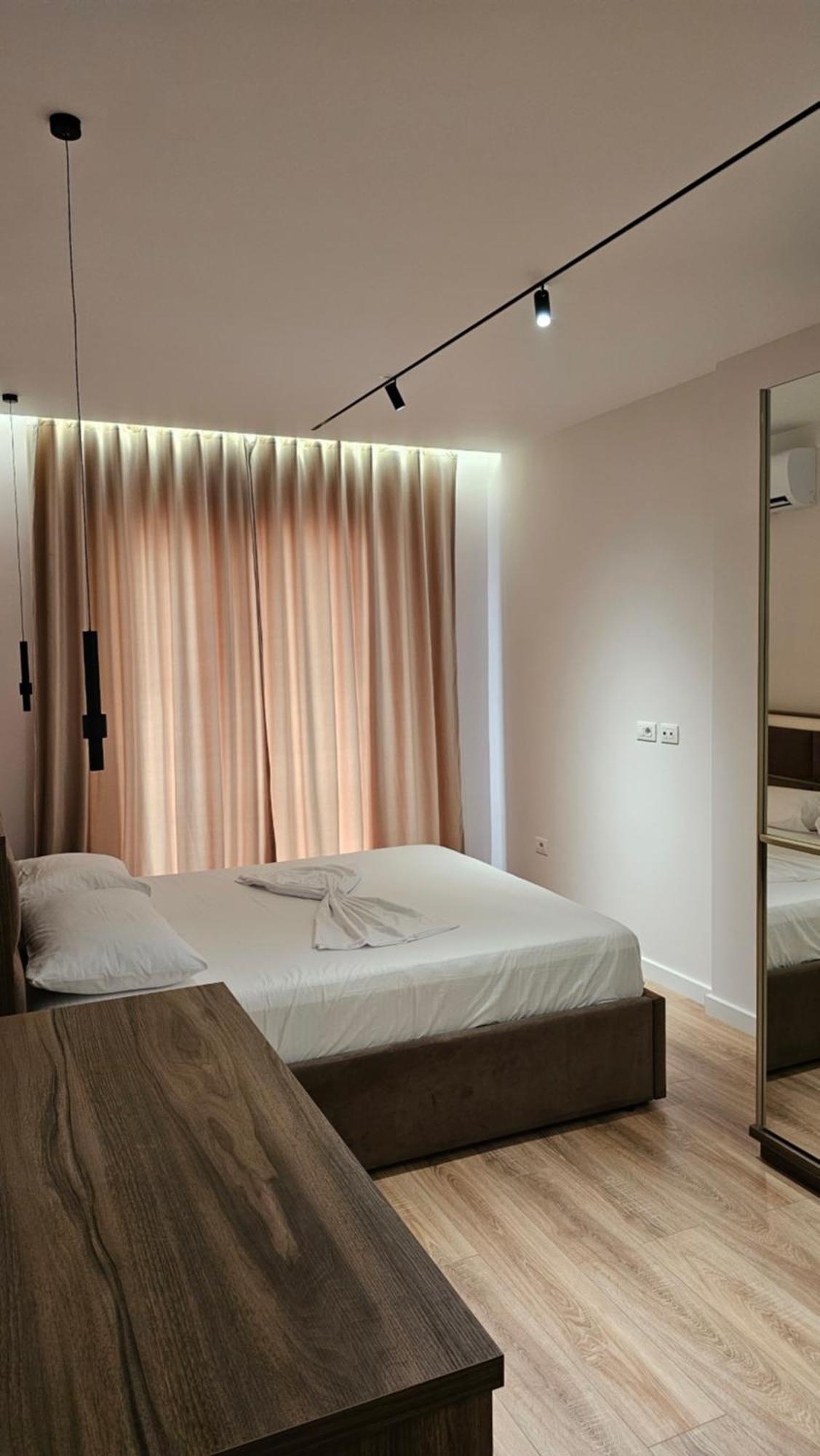 Airport Apartment *